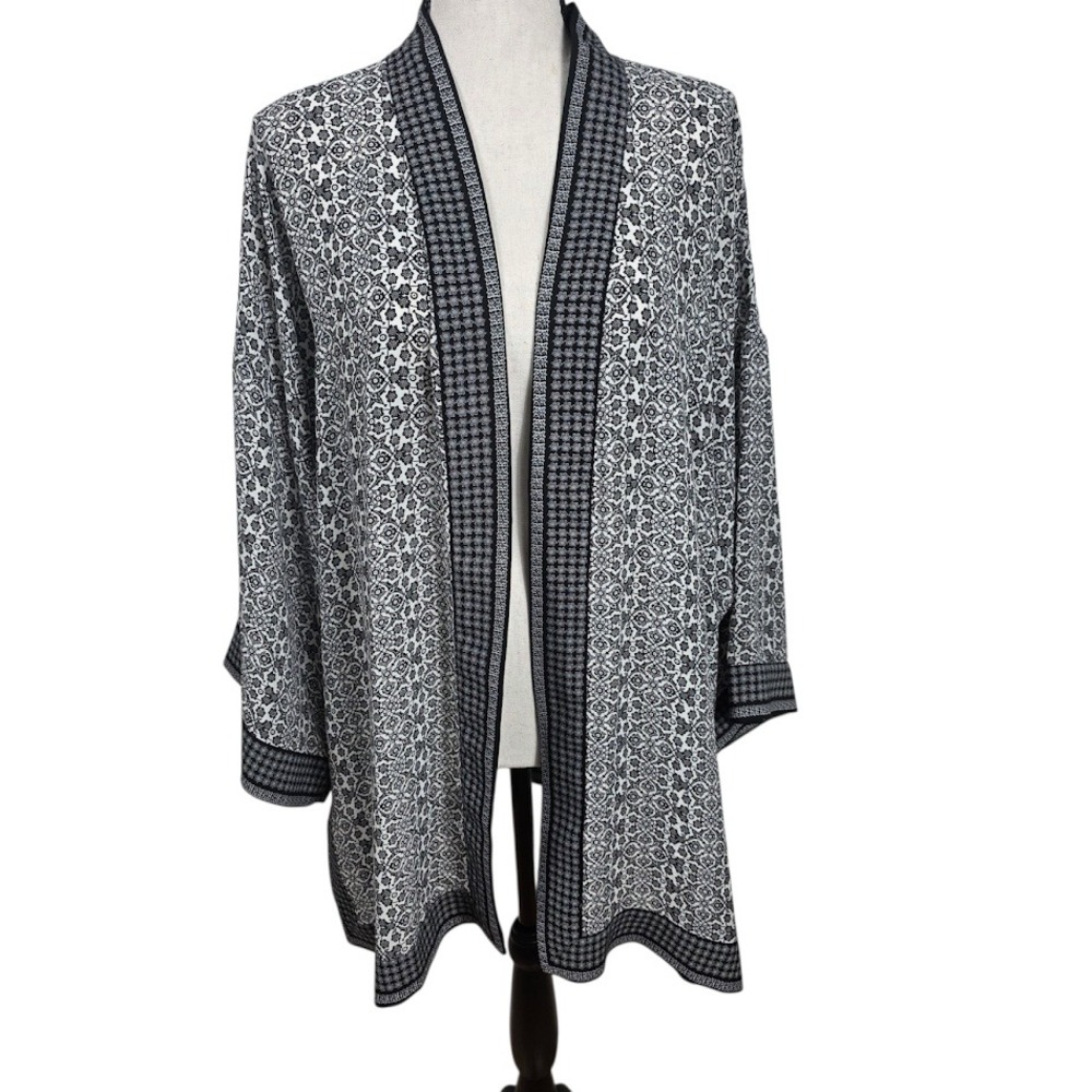Max Studio Kimono Wrap Women 1X Black White Floral Medallion Open Front Cardigan